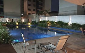 Apê em condomínio, com piscina, ar condicionado, na melhor localização de Ilhéus!